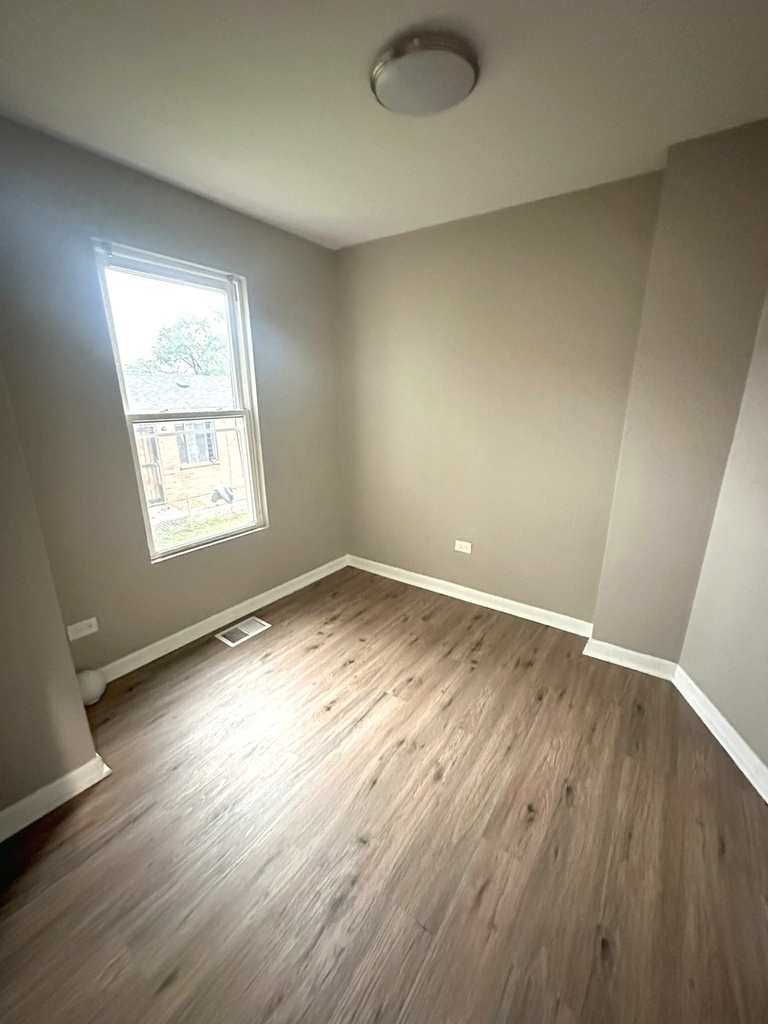 1201 W 110th Place - Photo 4