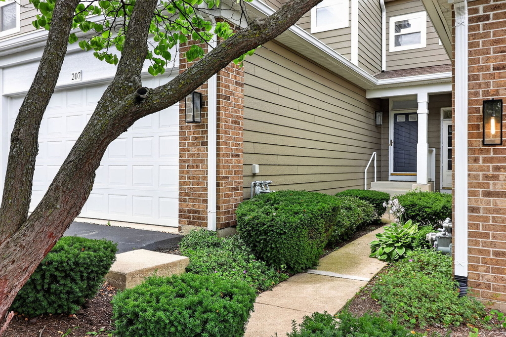 207 Tanglewood Drive - Photo 0