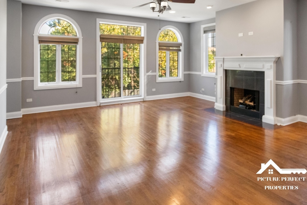 1437 E 65th Place - Photo 3