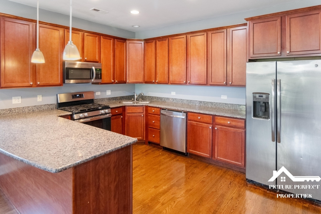 1437 E 65th Place - Photo 2