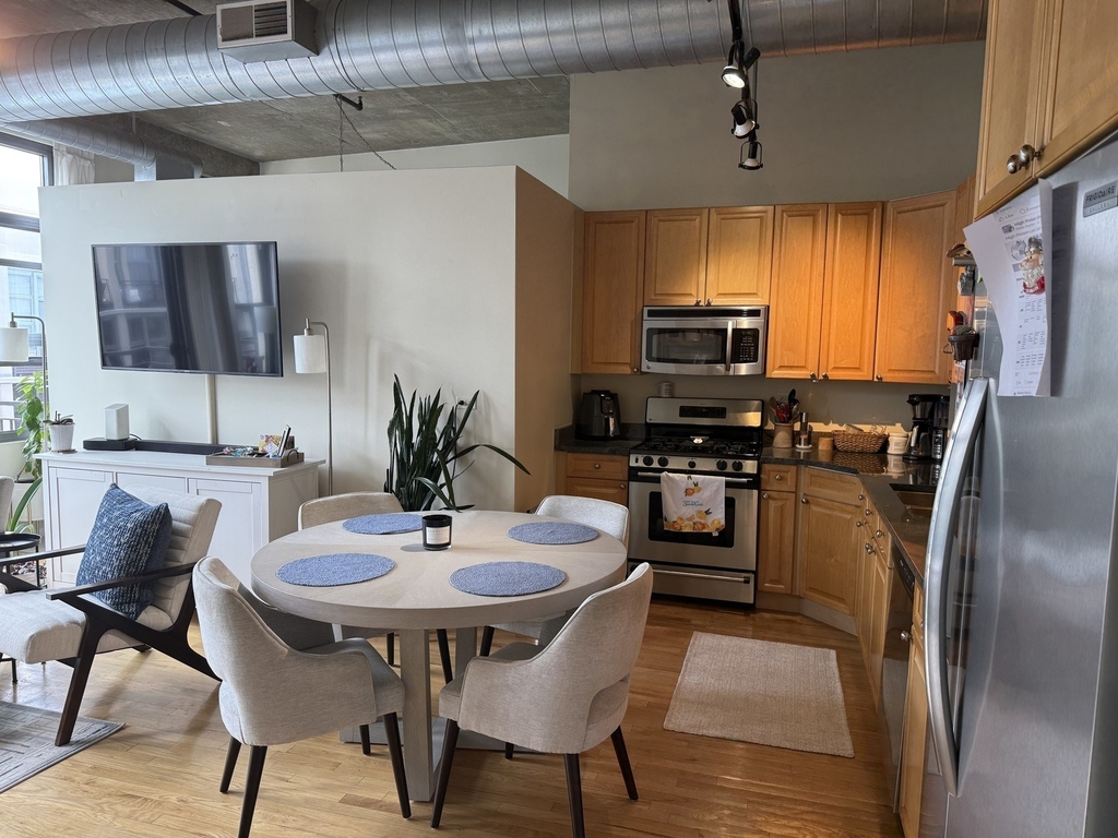 900 N Kingsbury Street - Photo 1