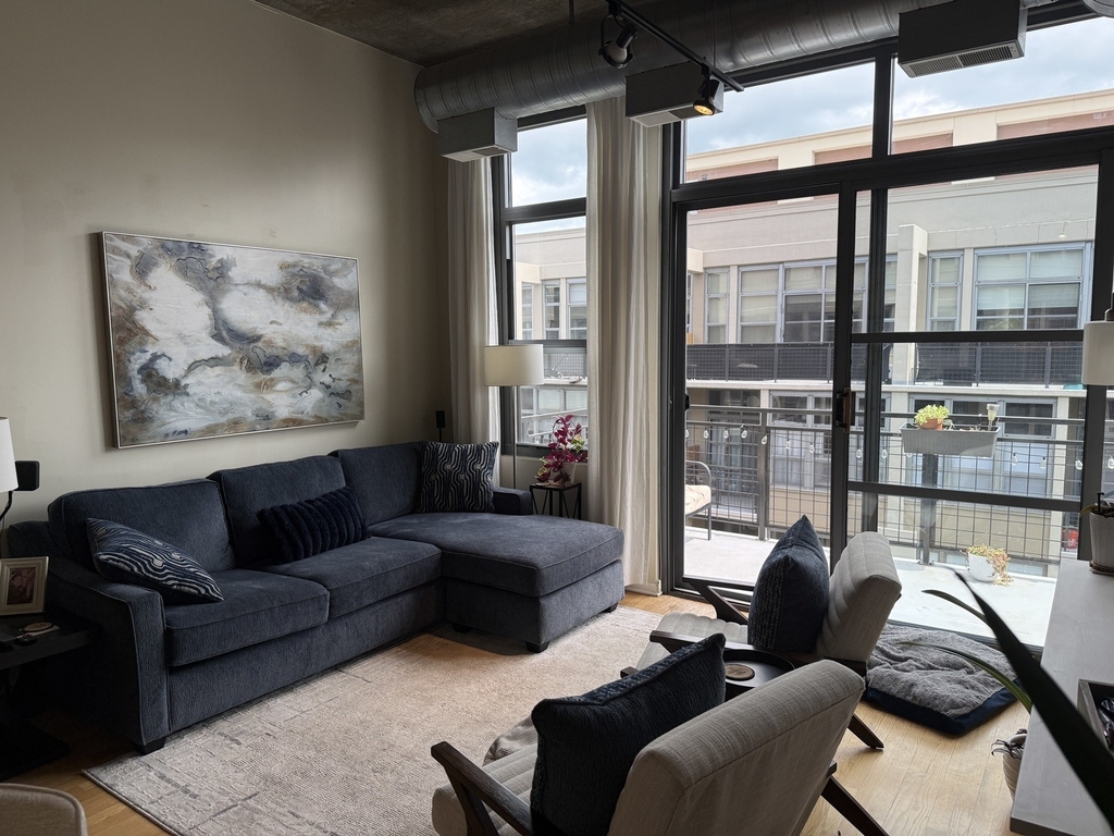900 N Kingsbury Street - Photo 2