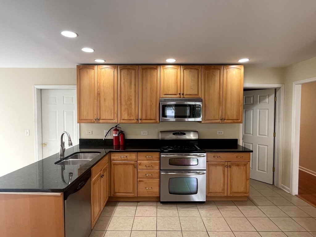 2s525 Lloyd Avenue - Photo 9