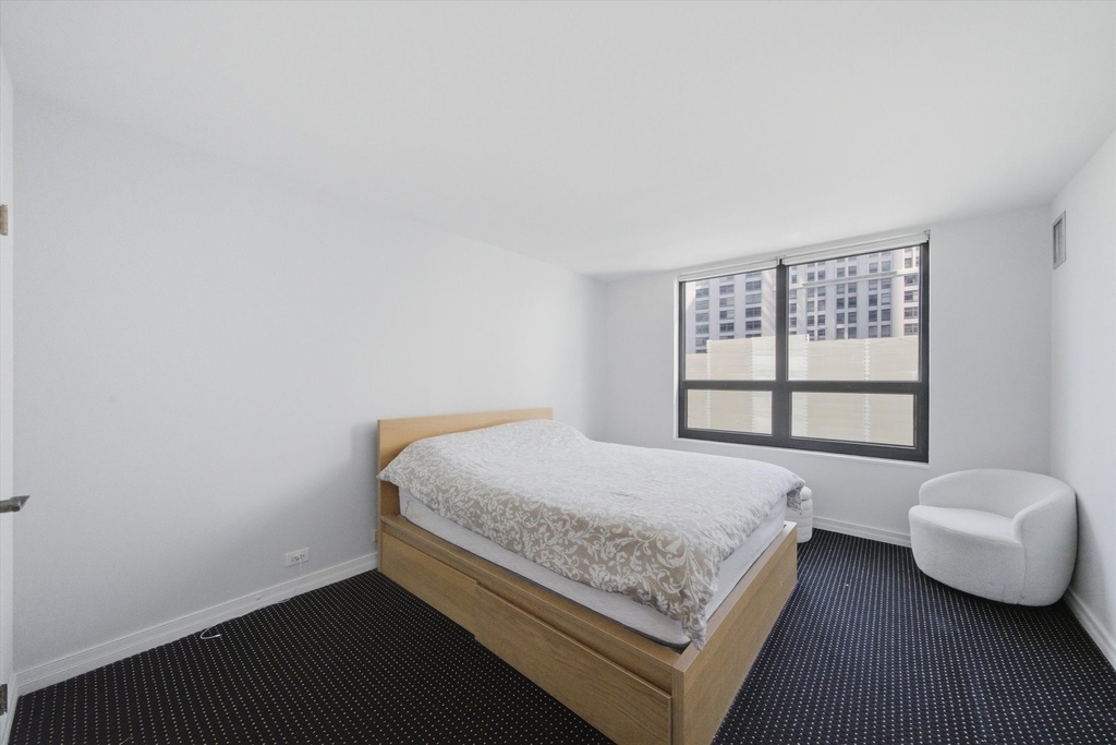 401 E Ontario Street - Photo 13