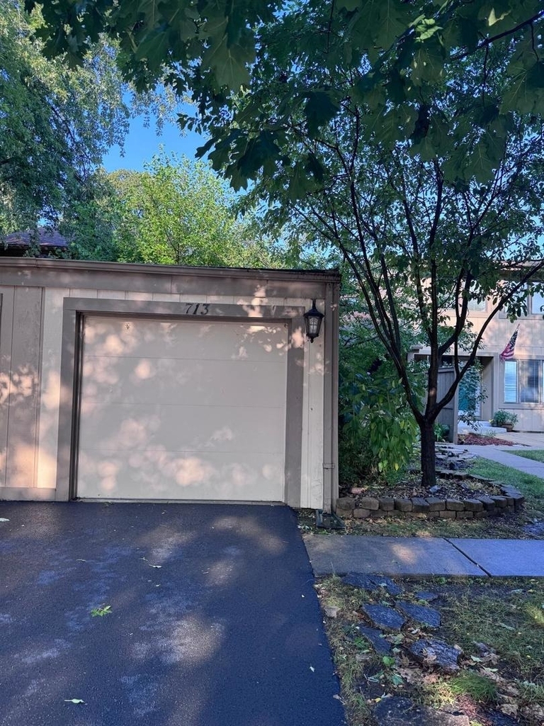 713 Acadia Court - Photo 1
