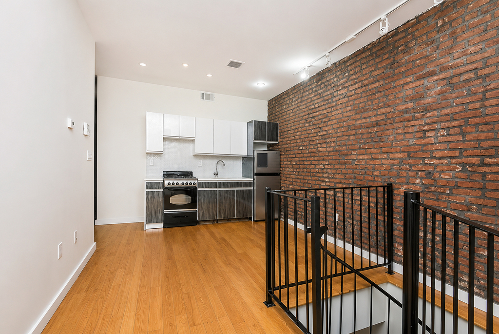 662 Park Pl - Photo 1