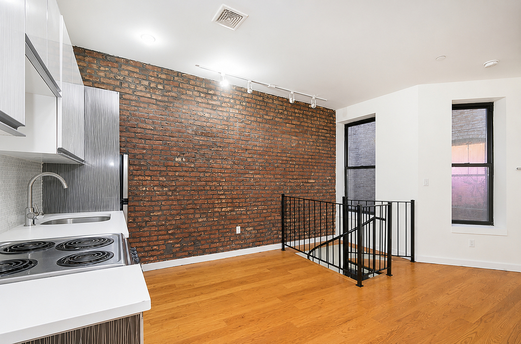 662 Park Pl - Photo 2