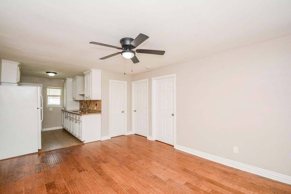 6018 Collingsworth Street - Photo 2