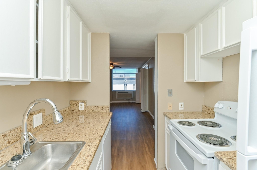 7520 Hornwood Drive - Photo 5