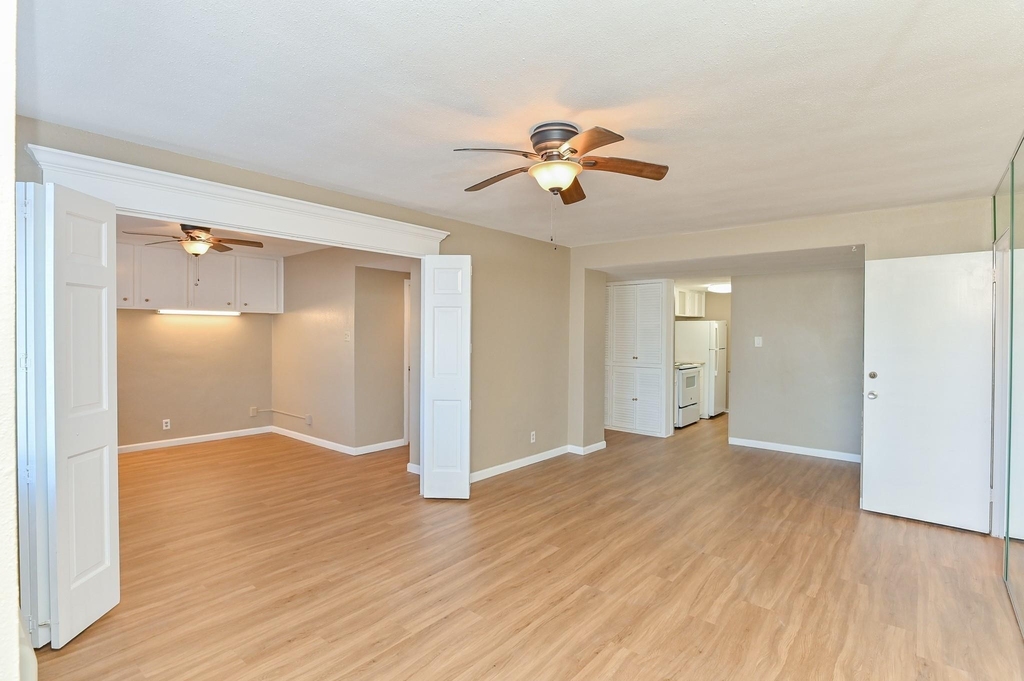 7520 Hornwood Drive - Photo 2