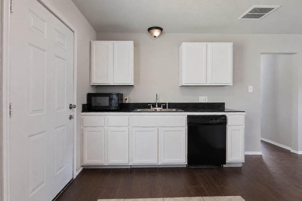 7217 Parker Road - Photo 3