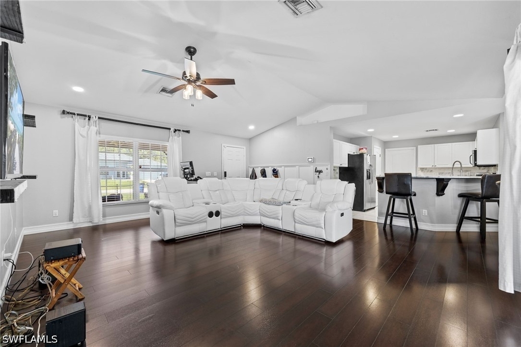 421 Broadmoor Street - Photo 7