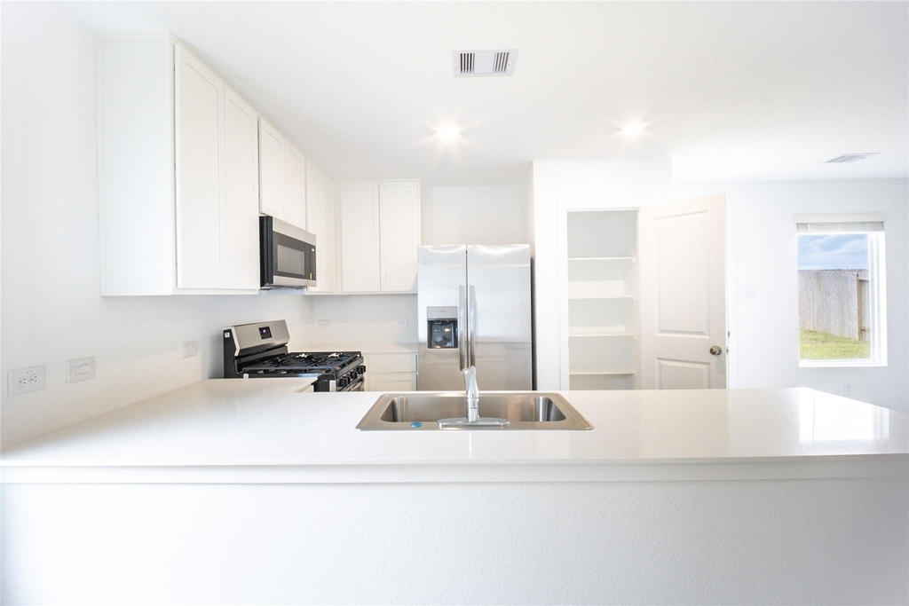 15724 Plum Brook Drive - Photo 11