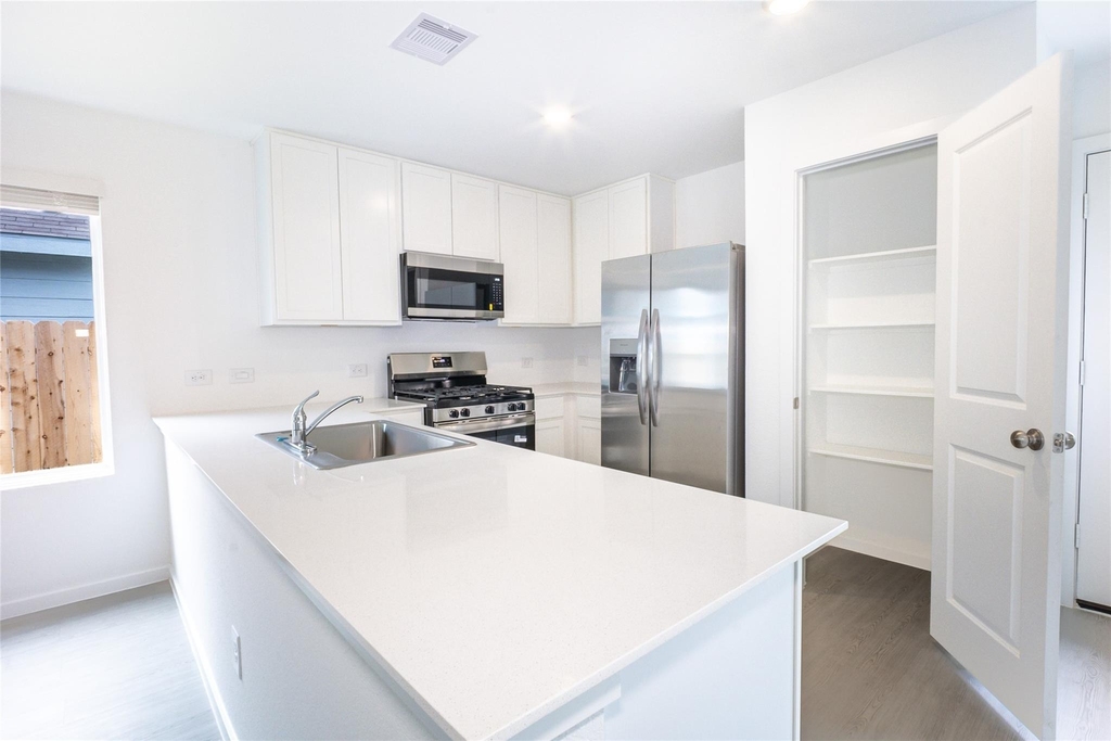 15724 Plum Brook Drive - Photo 2