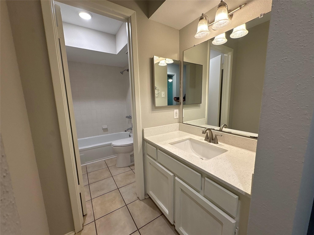 318 S Poplar Street - Photo 5