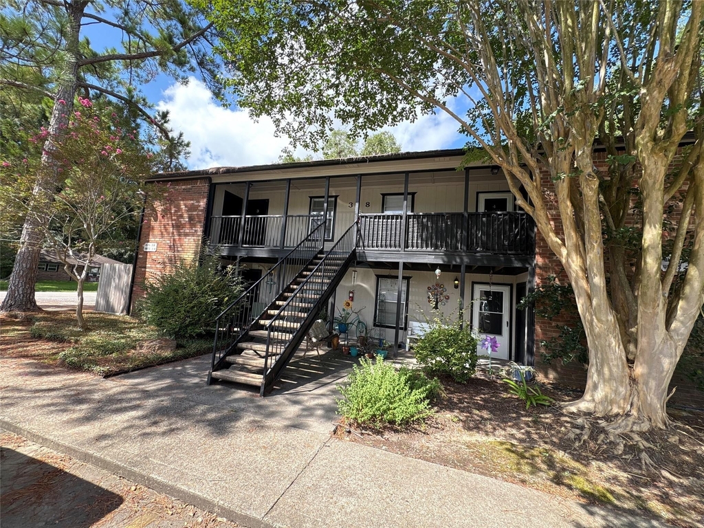 318 S Poplar Street - Photo 0