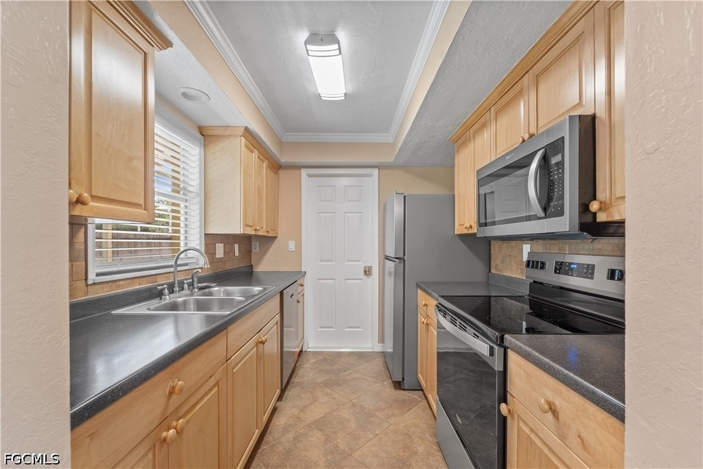 1290 Barrett Road - Photo 5