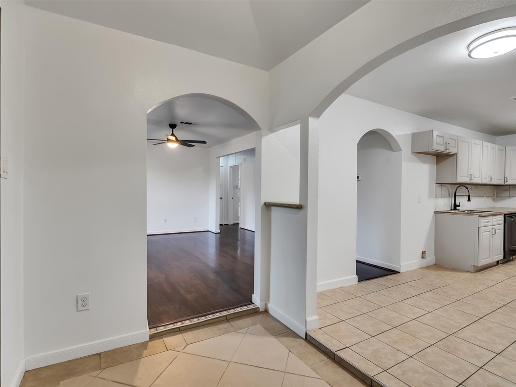 4930 Holloway Drive - Photo 14