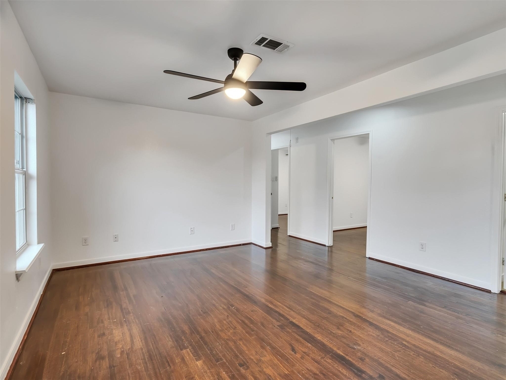 4930 Holloway Drive - Photo 25