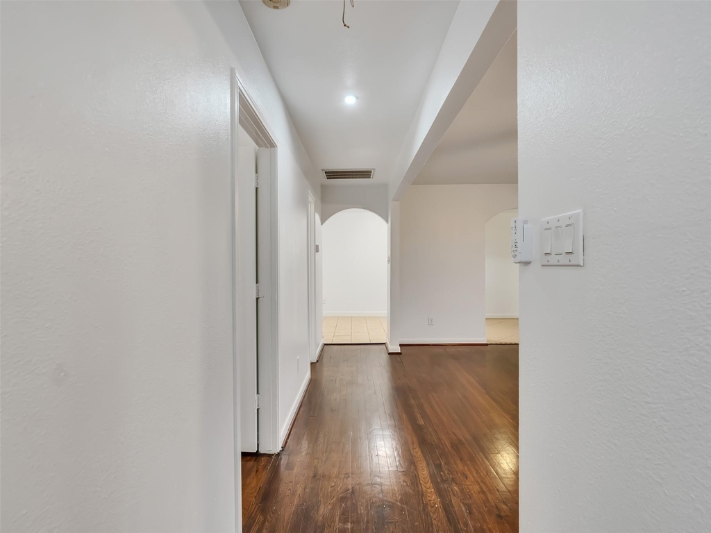 4930 Holloway Drive - Photo 33