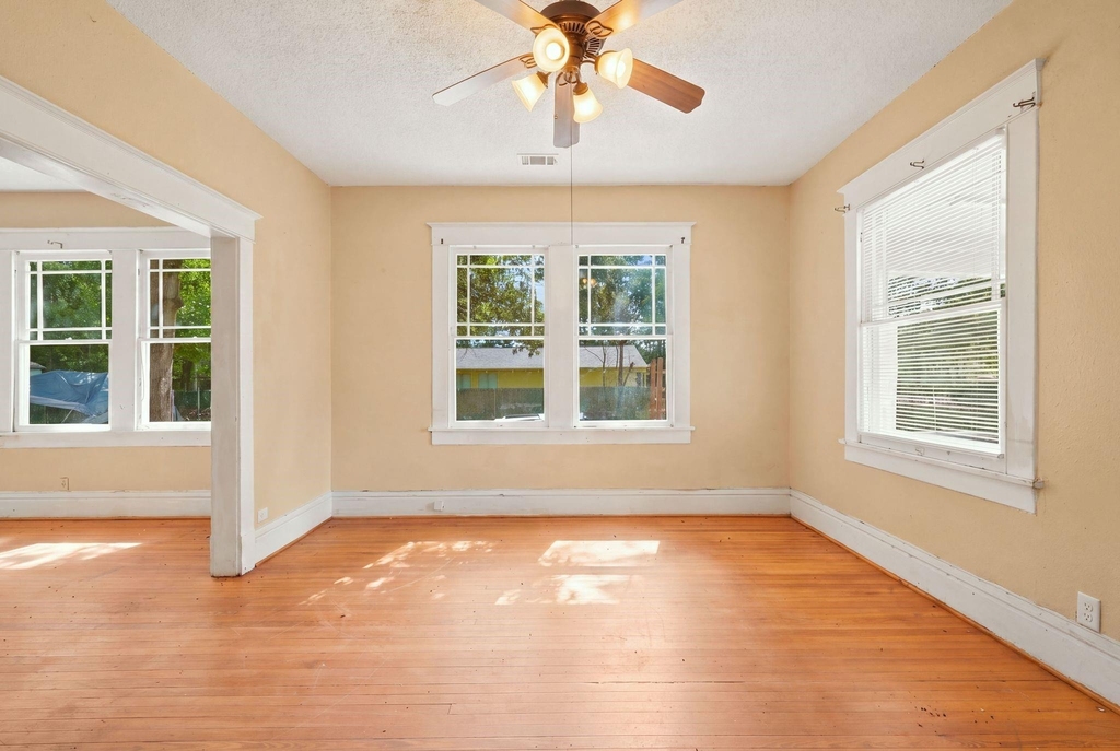 105 League Street - Photo 3