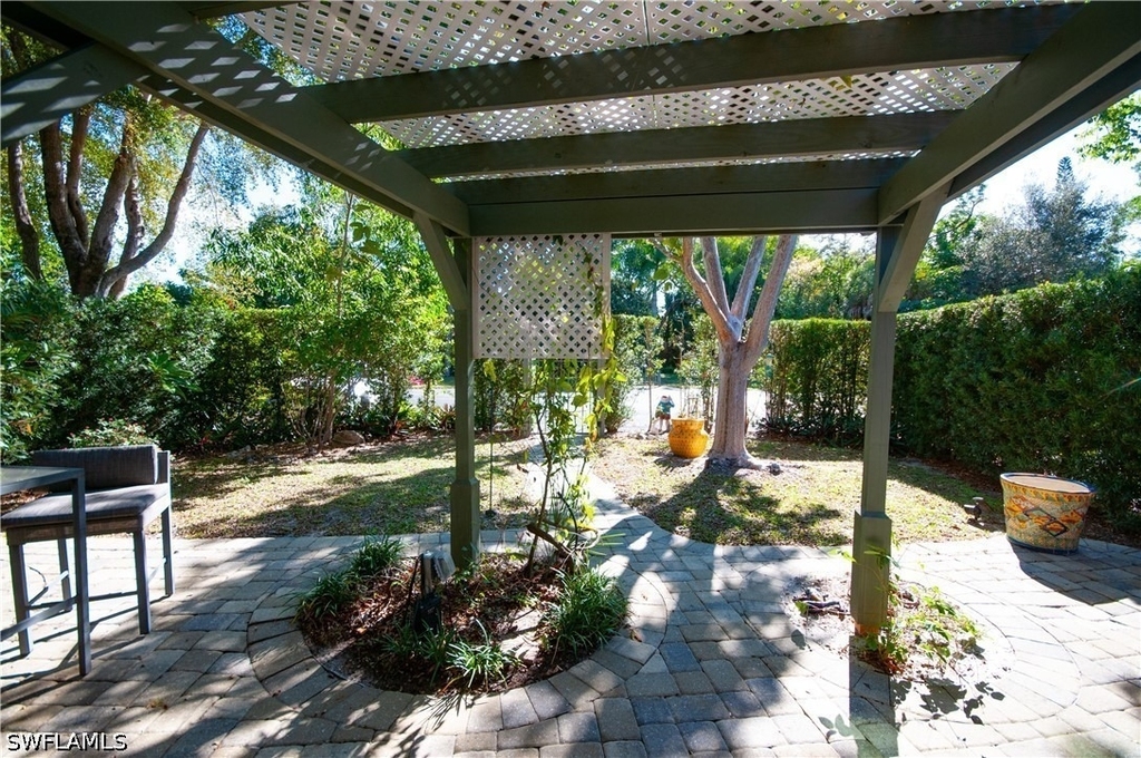 1313 Solana Road W - Photo 2