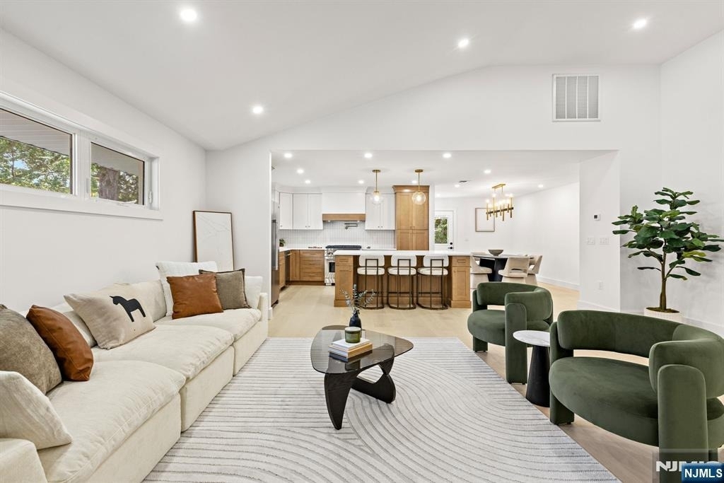 14 Chestnut - Photo 7