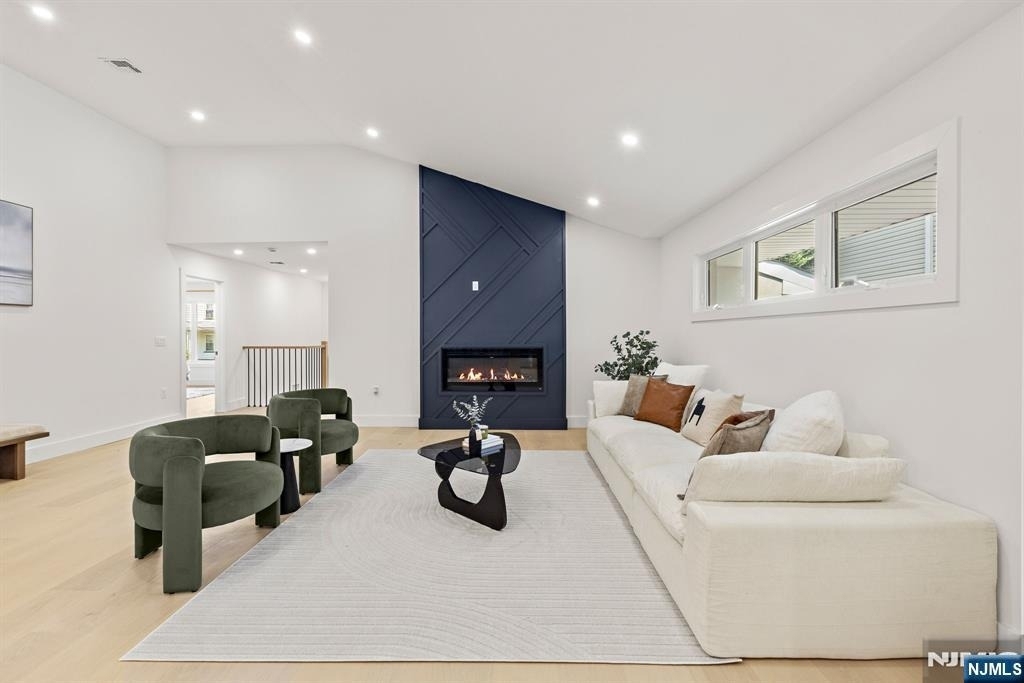 14 Chestnut - Photo 6