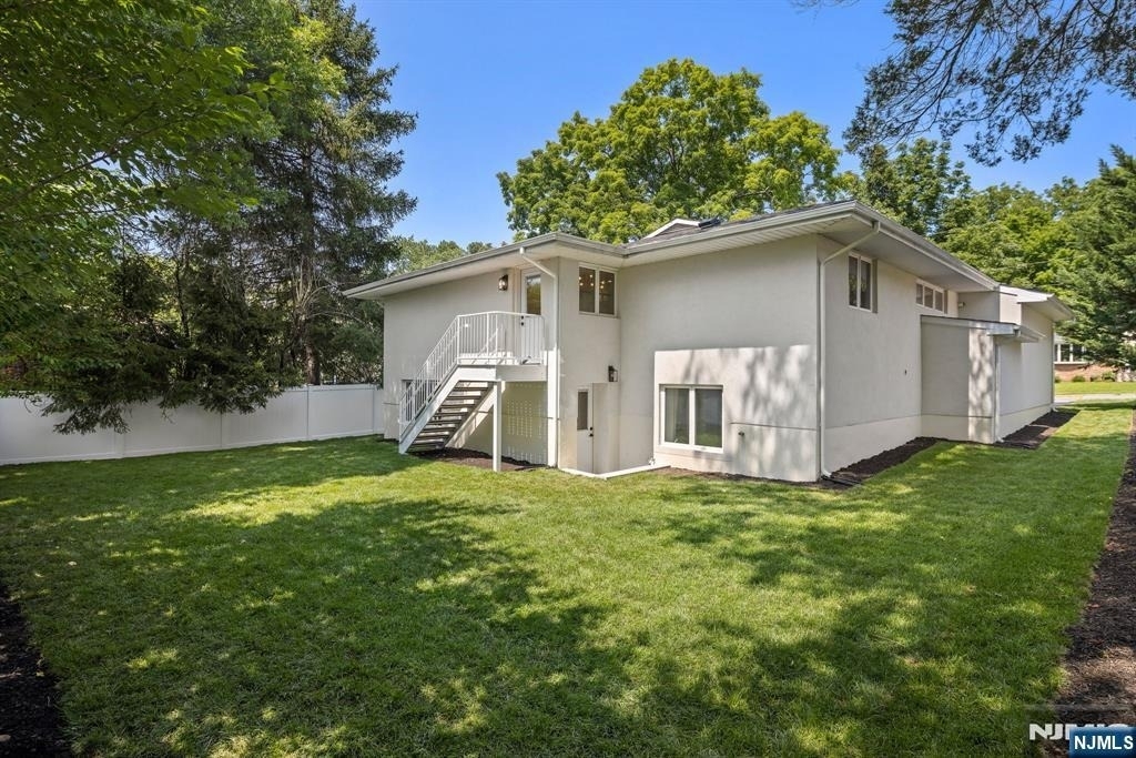 14 Chestnut - Photo 3