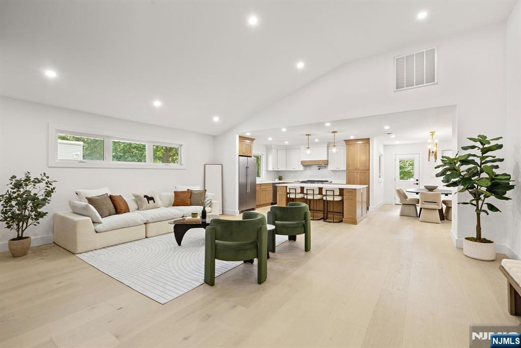 14 Chestnut - Photo 0