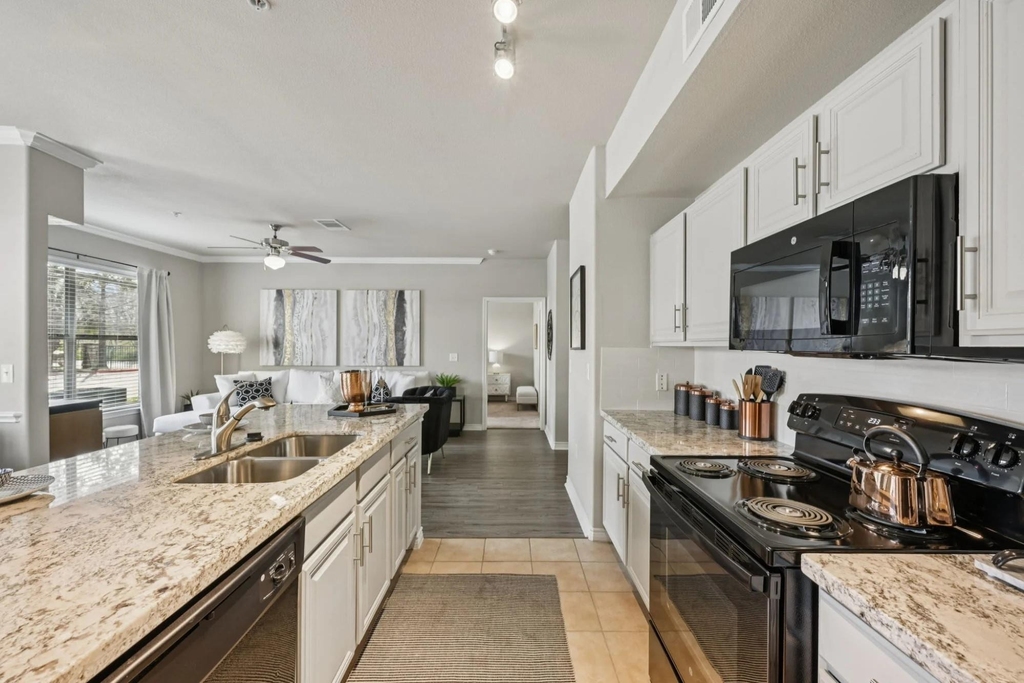 14651 Philippine Street - Photo 2