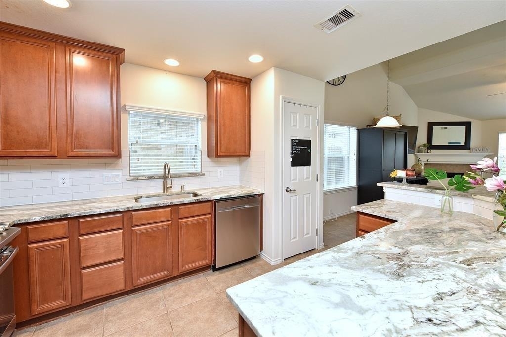 7215 Ravenswood - Photo 8