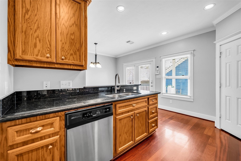 1029 W 15th 1/2 Street - Photo 7