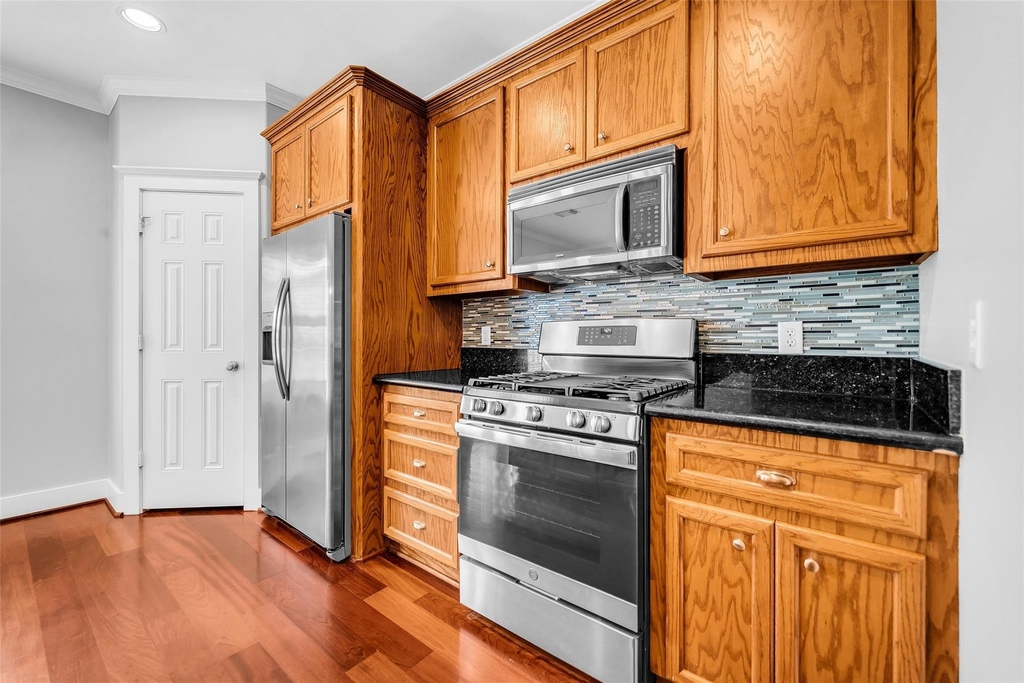 1029 W 15th 1/2 Street - Photo 8
