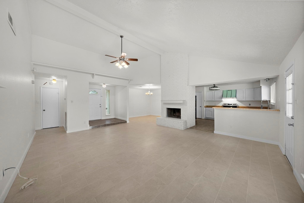 13815 Grosvenor Street - Photo 6