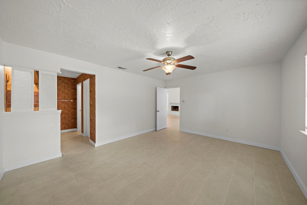 13815 Grosvenor Street - Photo 25