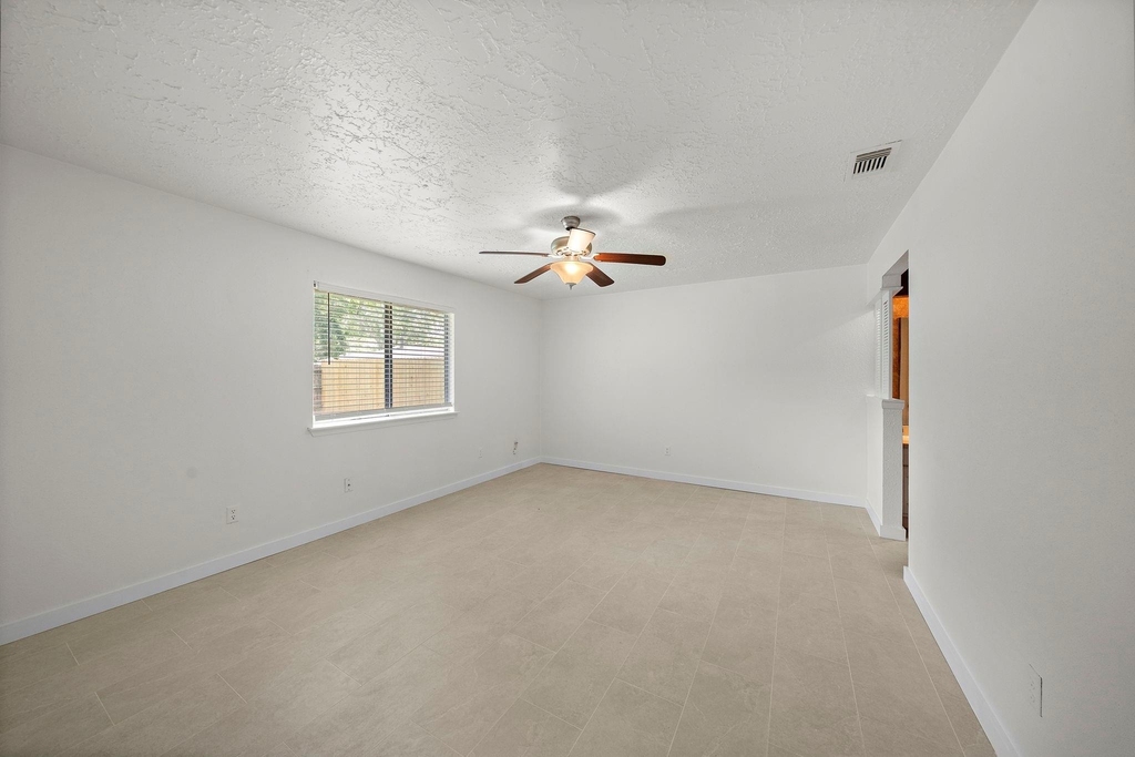 13815 Grosvenor Street - Photo 22