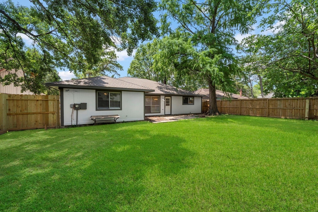 13815 Grosvenor Street - Photo 33
