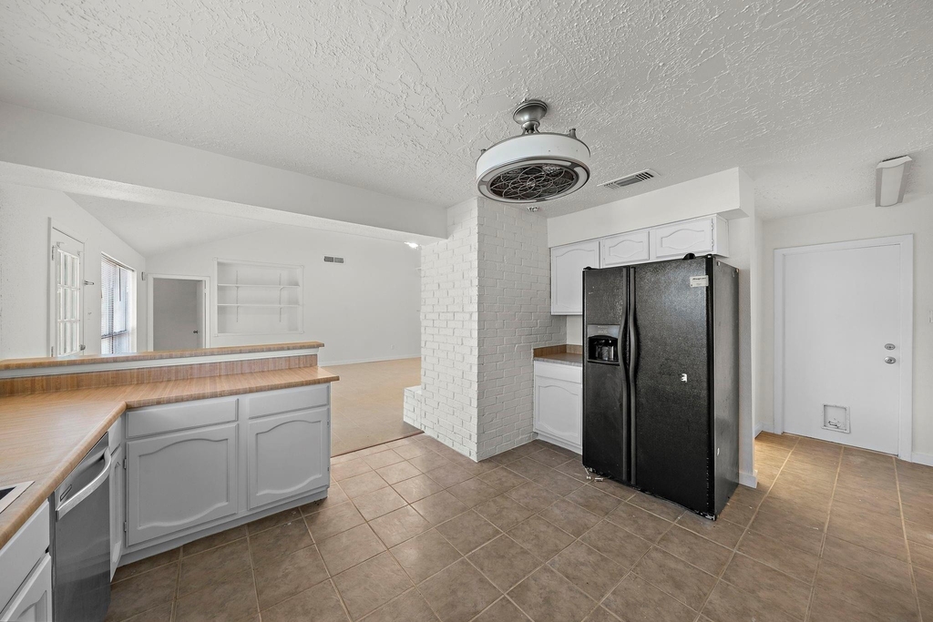 13815 Grosvenor Street - Photo 14