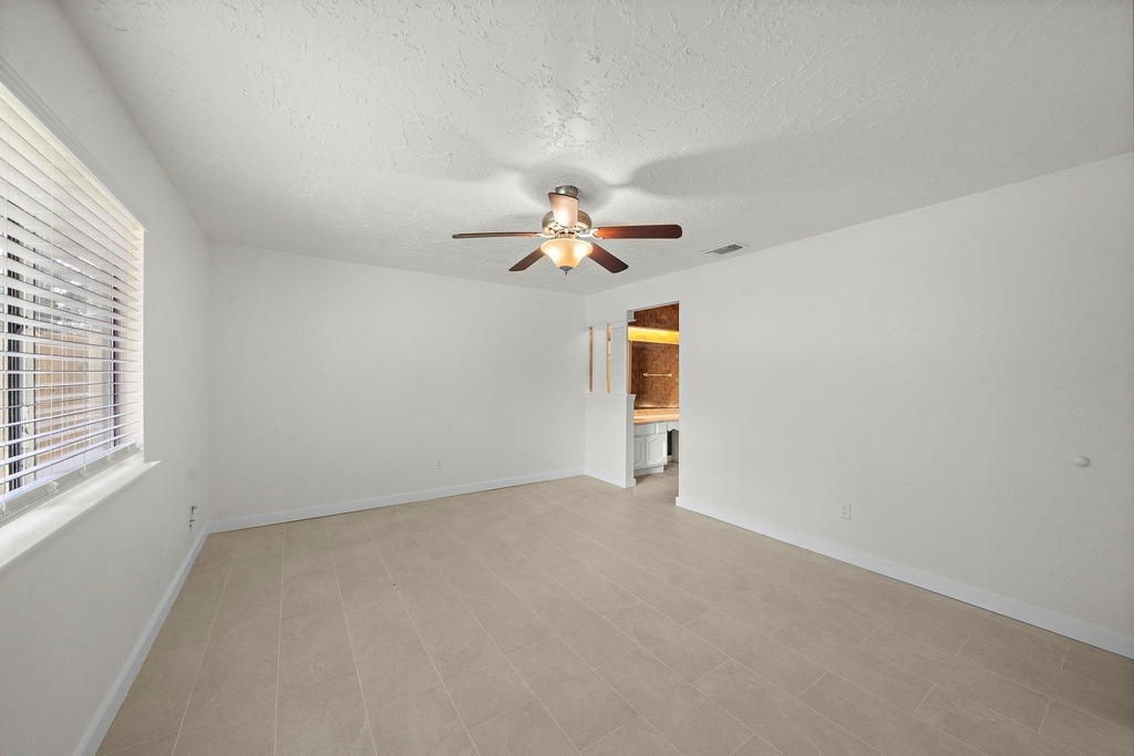 13815 Grosvenor Street - Photo 23