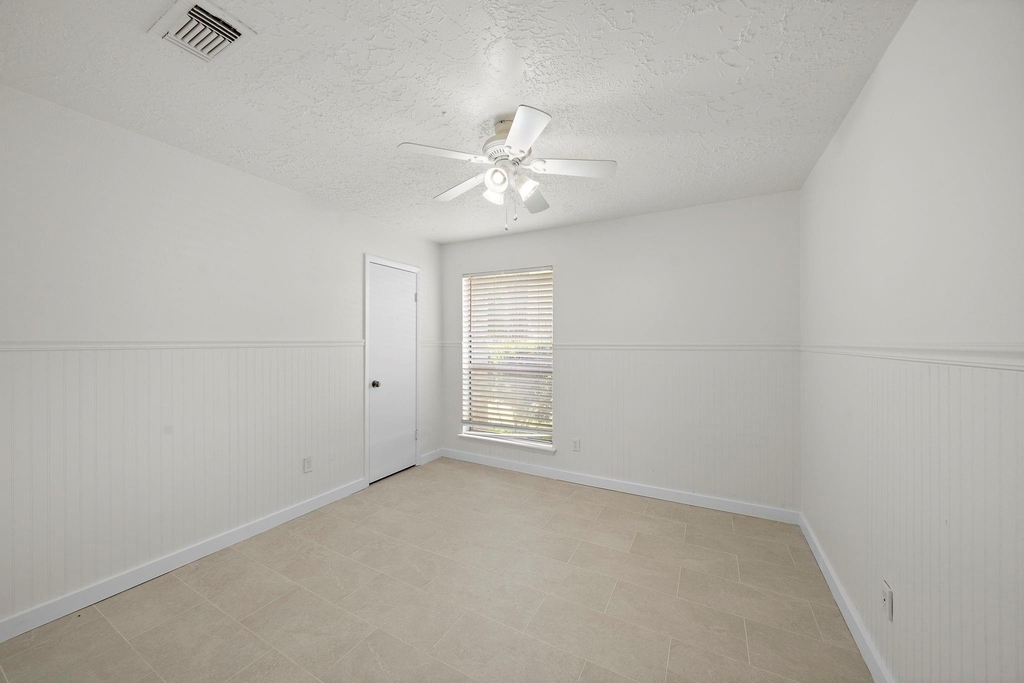 13815 Grosvenor Street - Photo 18
