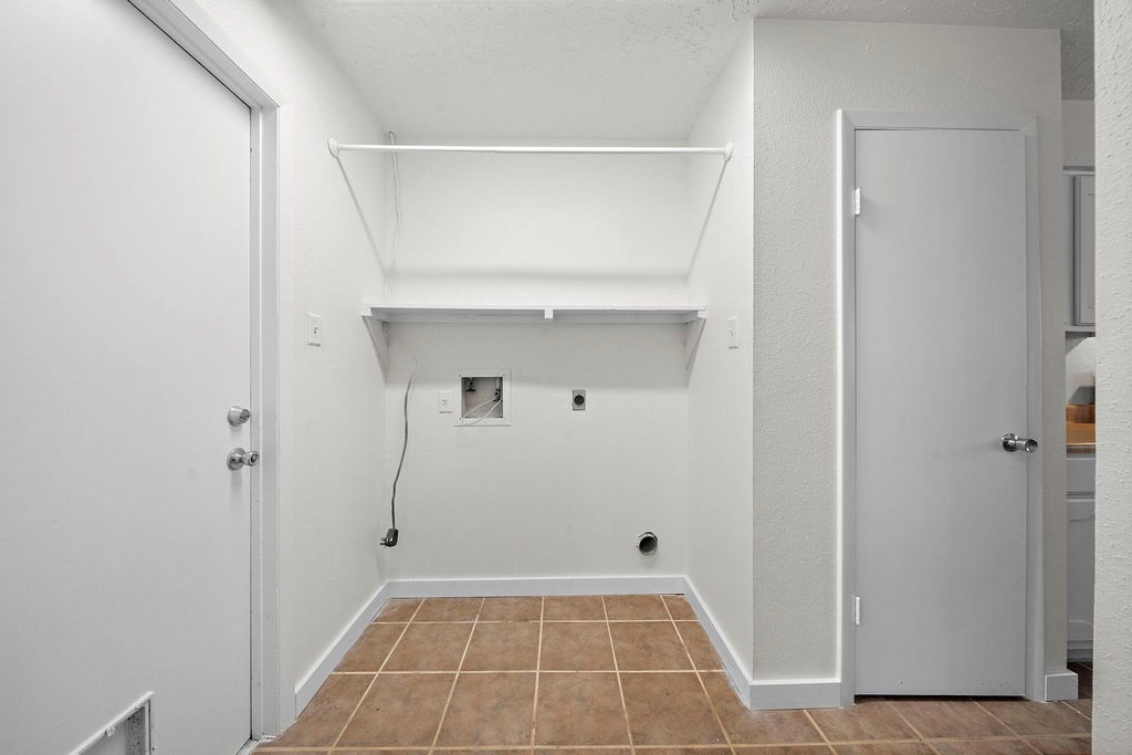 13815 Grosvenor Street - Photo 30