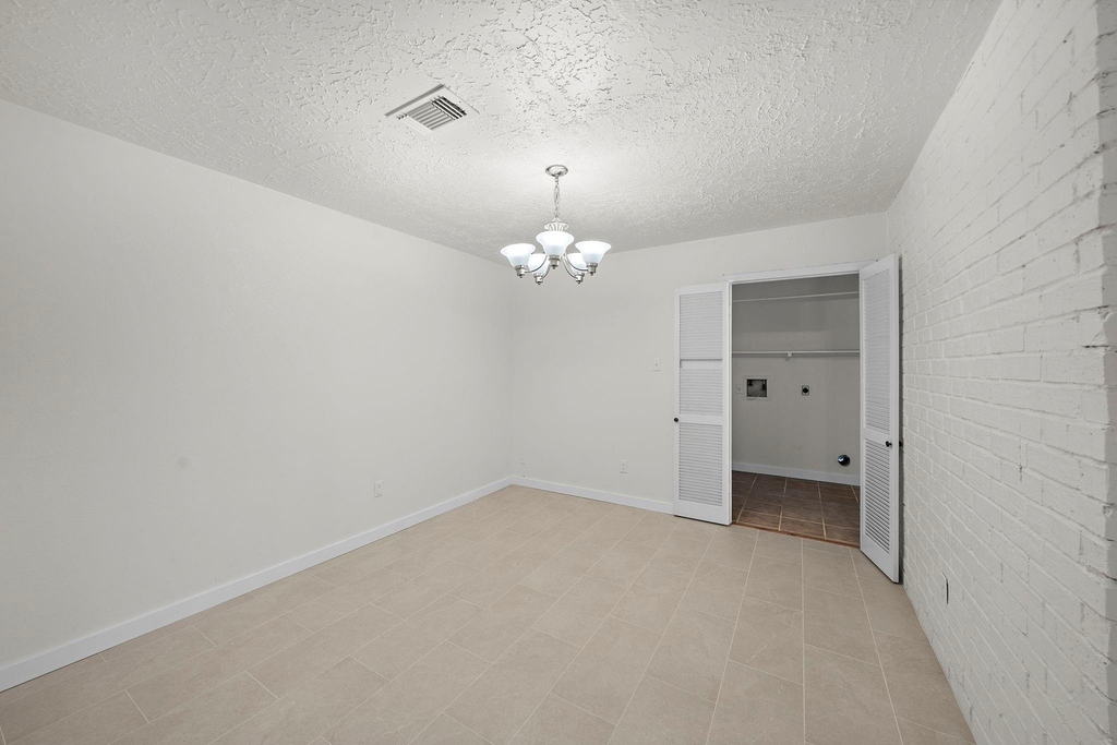 13815 Grosvenor Street - Photo 9