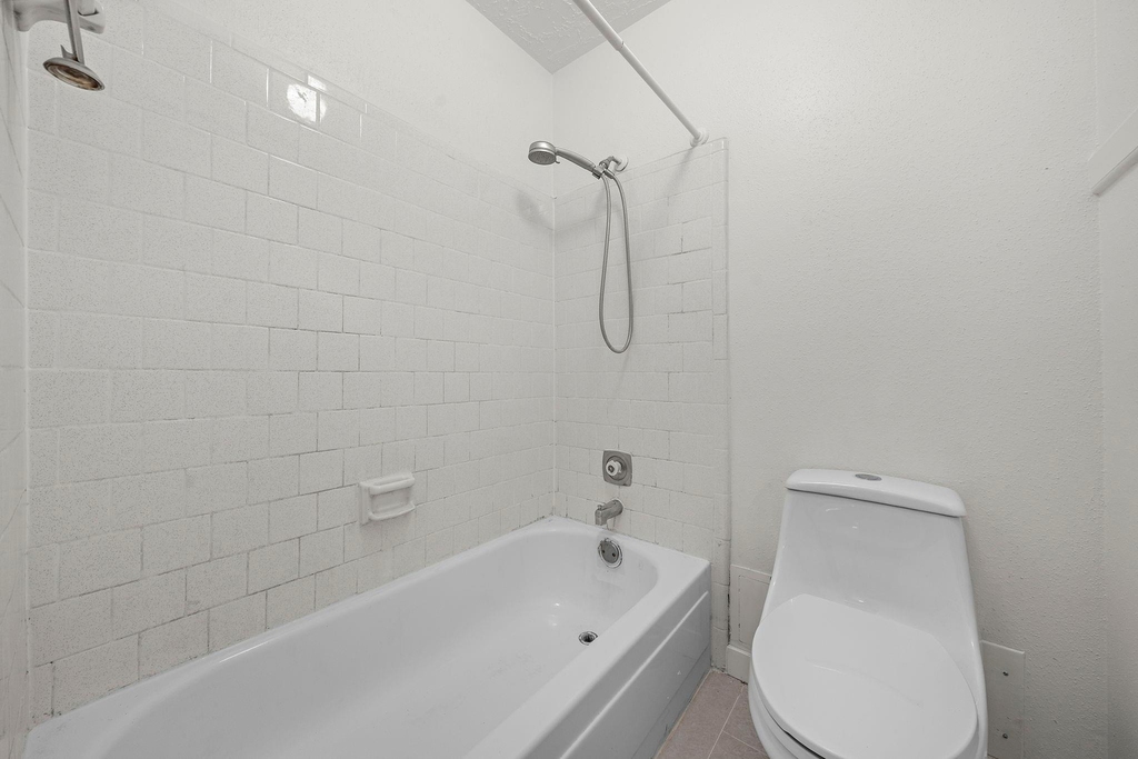 13815 Grosvenor Street - Photo 27