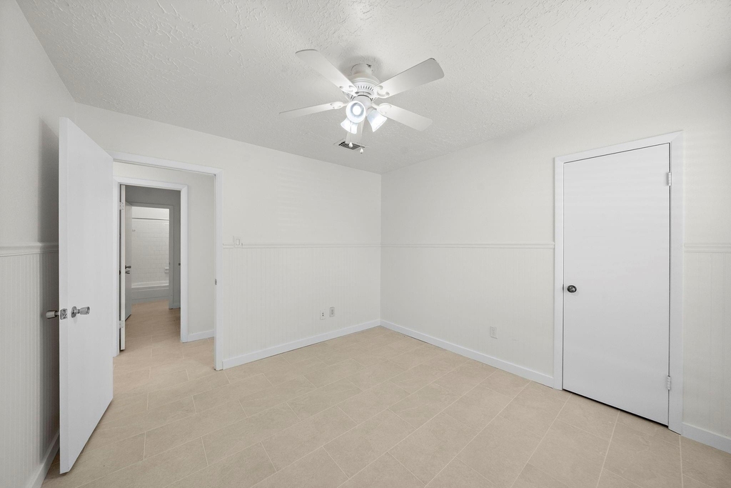 13815 Grosvenor Street - Photo 19