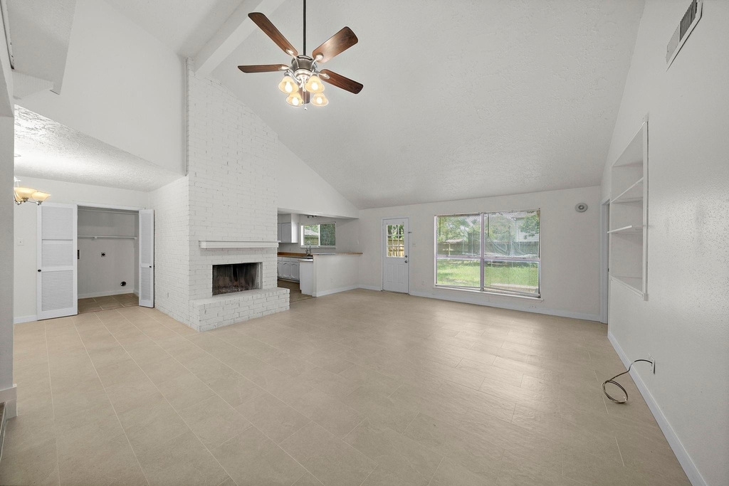 13815 Grosvenor Street - Photo 5