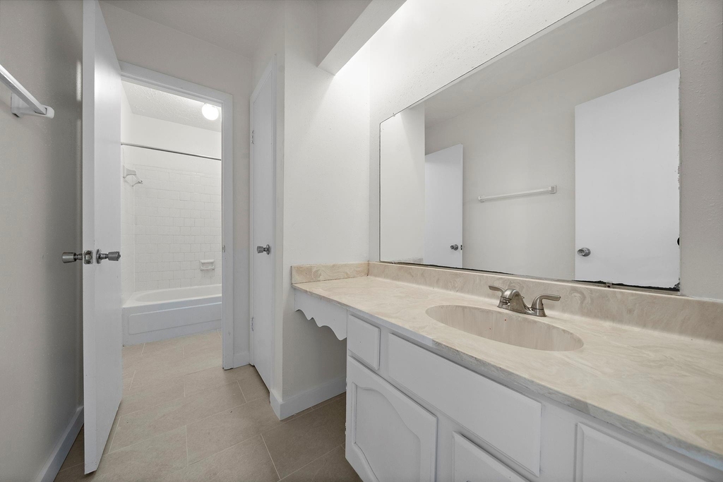 13815 Grosvenor Street - Photo 16