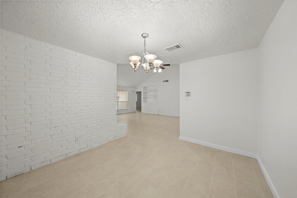13815 Grosvenor Street - Photo 10