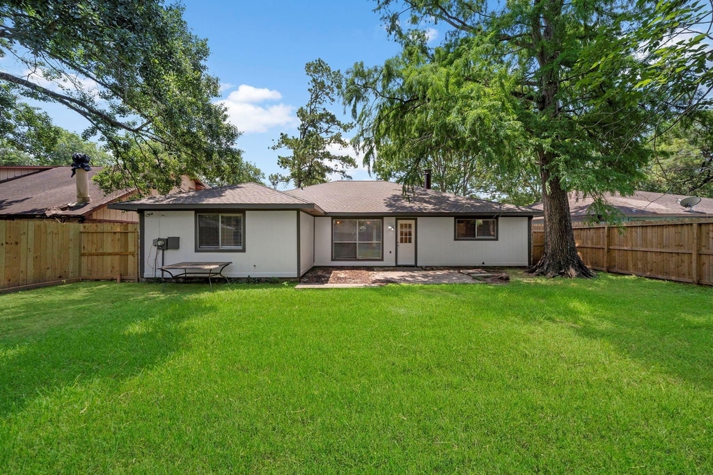 13815 Grosvenor Street - Photo 32