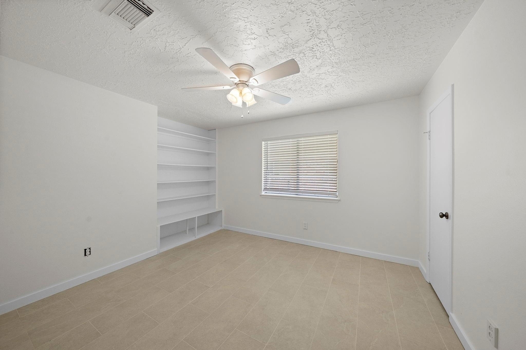 13815 Grosvenor Street - Photo 20